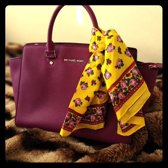 Accessories - Japanese 🇯🇵 Beautiful purple and yellow scarf
